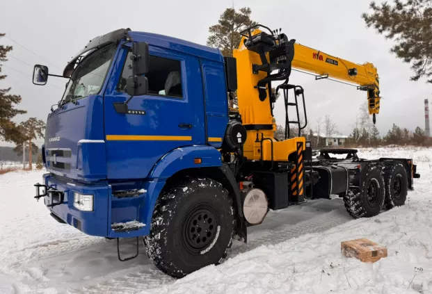 Седельный тягач КАМАЗ 43118-3090-76 (RR) с КМУ HYVA HST8E4