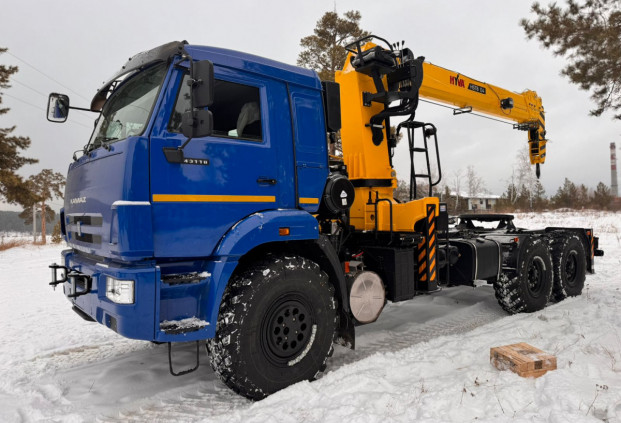 Седельный тягач КАМАЗ 43118-3090-76 (RR) с КМУ HYVA HST8E4