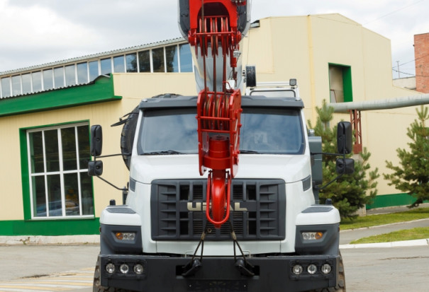 Автокран Челябинец КС-55732-33 на шасси Урал Next 