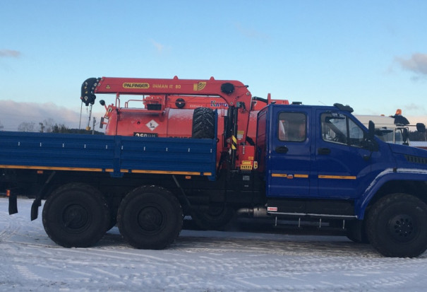 Бортовой Урал Next, двухкабинка с КМУ ИТ-80