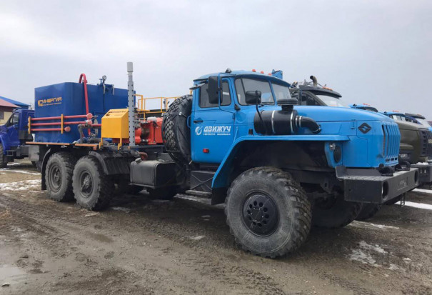 Цементировочный агрегат СИН35 на шасси Урал 4320-72 с ВПБ