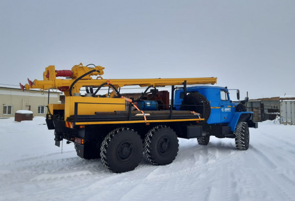 Буровая установка УРБ 2А2 на шасси Урал 4320-60 (с насосом, с компрессором)