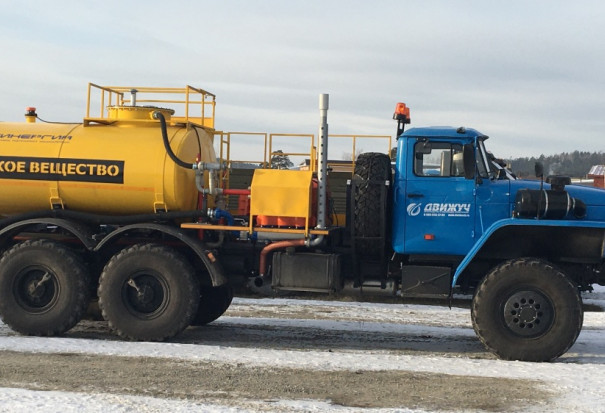  Агрегат кислотной обработки скважин СИН-32 на шасси УРАЛ 4320-60 (32 Мпа, диаметр плунжера 125 )