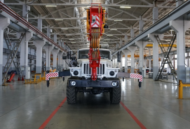 Автокран Ивановец КС-45717-1Р на шасси УРАЛ-4320