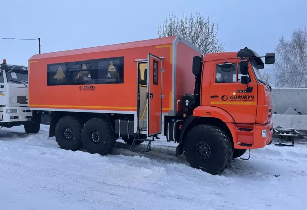 Вахтовый автобус на шасси КАМАЗ 43118-48 (28 мест)
