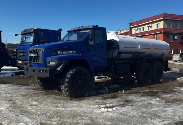 Водовоз АЦПТ-9,5 на шасси Урал NEXT 4320-72Е5