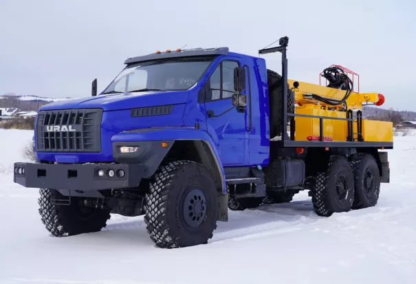Буровая установка АЗА на шасси Урал NEXT 5557-72 со спальным местом