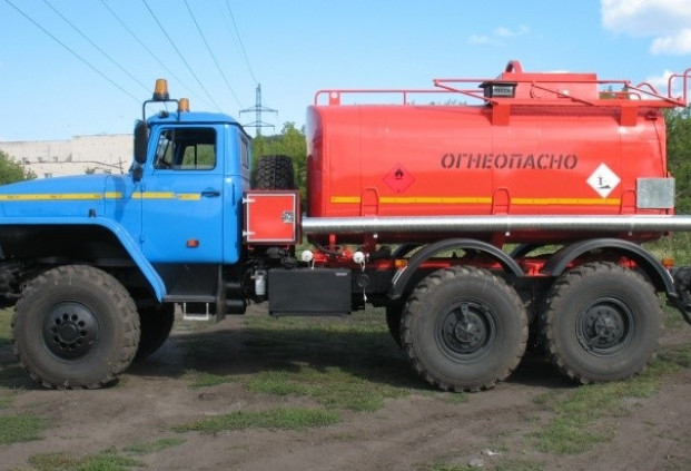 АТЗ-10 (Автозаправщик) на шасси УРАЛ 5557-60
